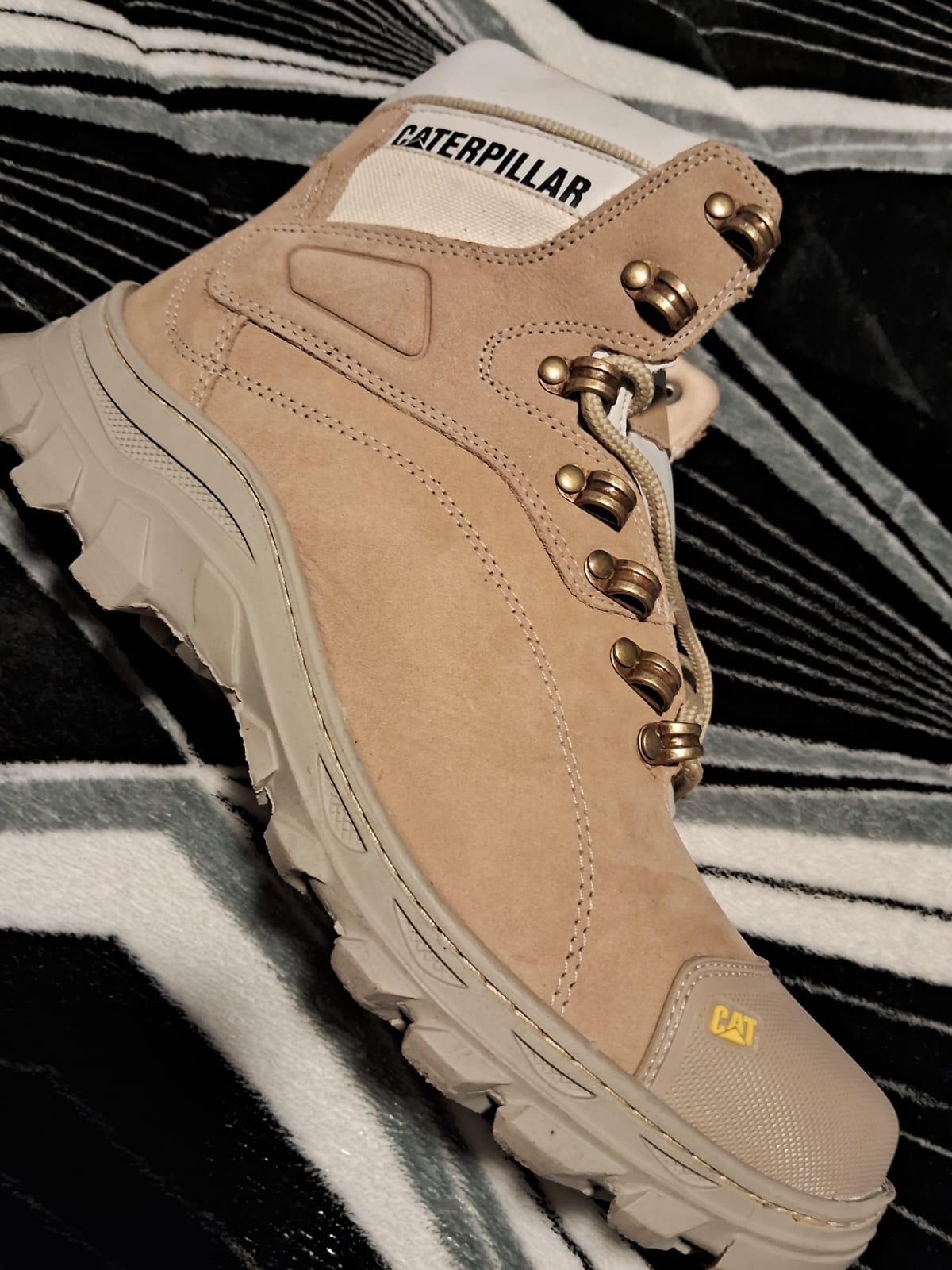 BOTAS CUERO HOMBRE
