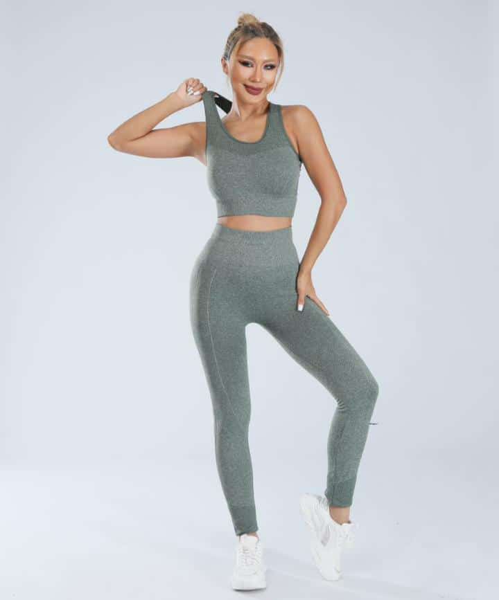CONJUNTO CALZA Y TOP LEVANTA COLA