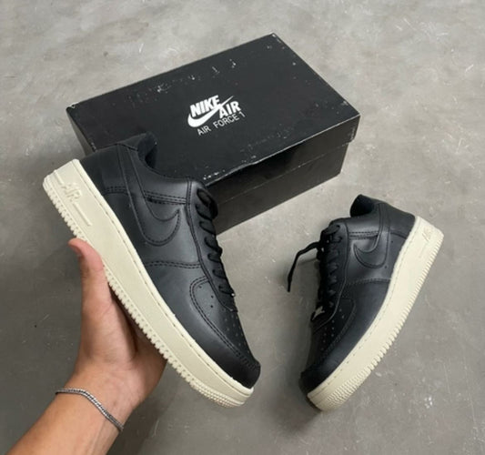 CHAMPIONES NIKE AIR FORCE 1 NEGROS MUJER