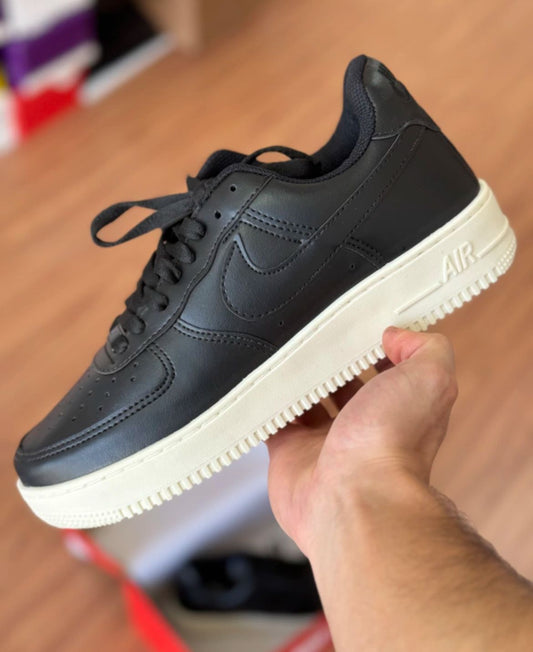 CHAMPIONES NIKE AIR FORCE 1 NEGROS MUJER