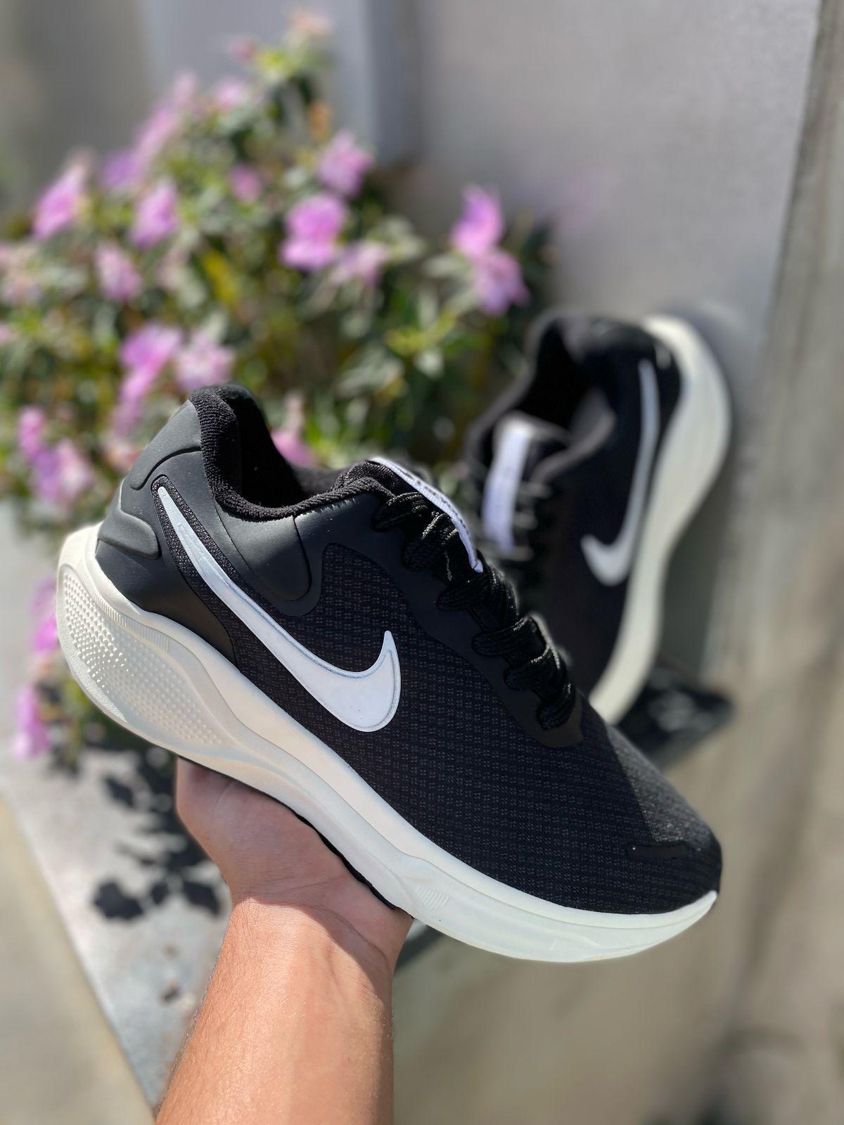 CHAMPIONES NIKE REVOLUTION PRIMERA LINEA