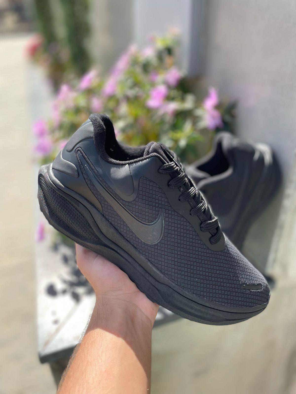 CHAMPIONES NIKE REVOLUTION PRIMERA LINEA