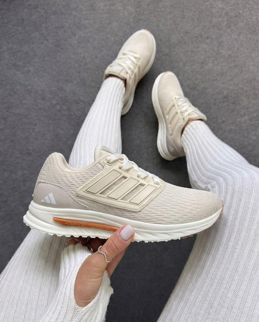 CHAMPIONES ADIDAS PREMIUM LIGHTSTRIKE