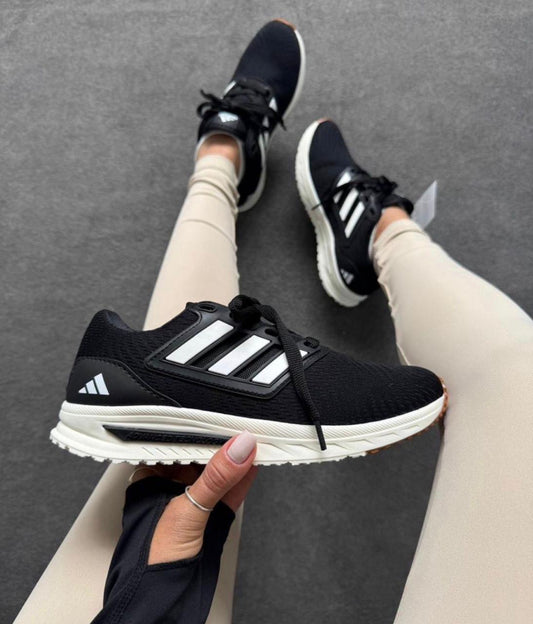 CHAMPIONES ADIDAS PREMIUM LIGHTSTRIKE